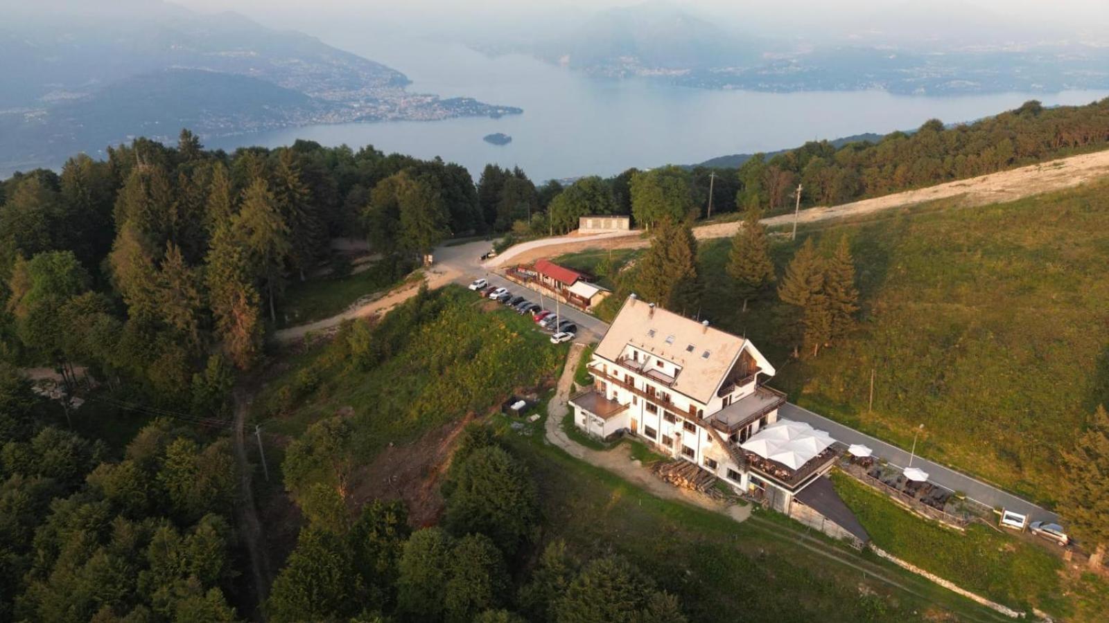 Albergo Casa Della Neve สเตรซา ภายนอก รูปภาพ